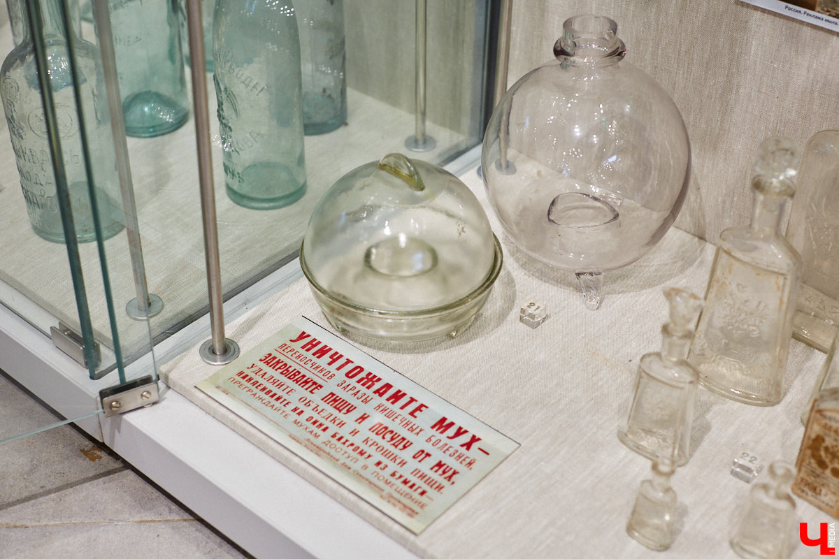 Вы когда-нибудь задумывались, сколько загадок может таить обычная стеклянная бутылка или конфетница? В Суздале есть место, где эти тайны оживают, — музей «Время и стекло». Посетителей ждут сотни удивительных историй, благодаря чему экскурсия превращается в увлекательное путешествие по векам.