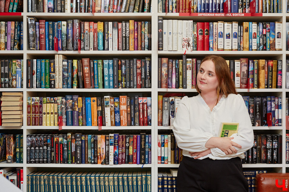 17-летняя Злата Езовских из Собинского района прославилась на всю страну. И все благодаря собственной эрудиции и интеллекту. Девушка победила в популярной телеолимпиаде «Умницы и умники», получив в качестве награды пропуск в МГИМО. Грядущие изменения в судьбе, знакомство с ведущим Юрием Вяземским и атмосферу на съемочной площадке она обсудила с корреспондентом нашего издания.