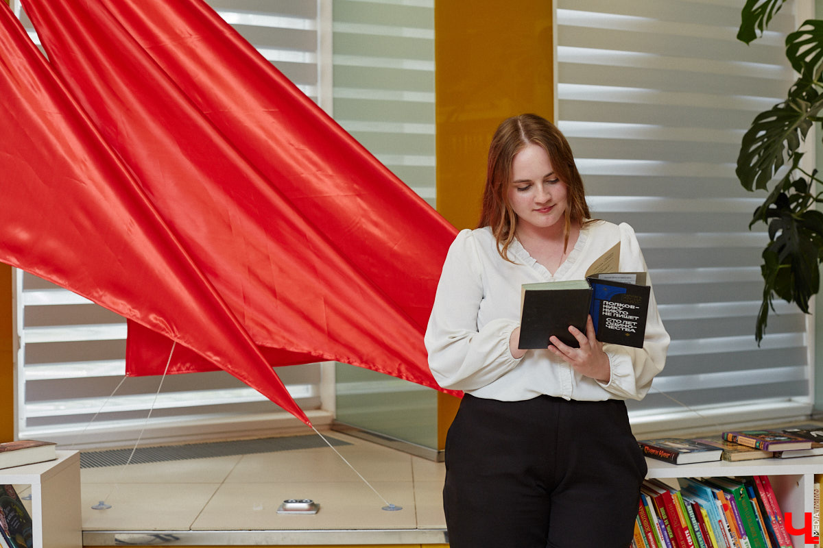 17-летняя Злата Езовских из Собинского района прославилась на всю страну. И все благодаря собственной эрудиции и интеллекту. Девушка победила в популярной телеолимпиаде «Умницы и умники», получив в качестве награды пропуск в МГИМО. Грядущие изменения в судьбе, знакомство с ведущим Юрием Вяземским и атмосферу на съемочной площадке она обсудила с корреспондентом нашего издания.