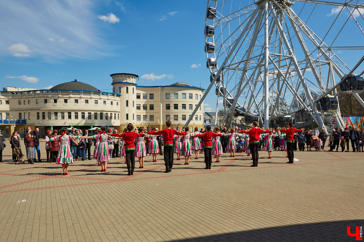 Приближается одно из самых ярких событий лета во Владимире — День молодежи! В 2025 году праздник пройдет 28 июня в Центральном парке. Развлекательная программа начнется там с самого утра. Что интересного приготовили для жителей города и кто стал хедлайнером в этом году — в материале «Ключ-Медиа».