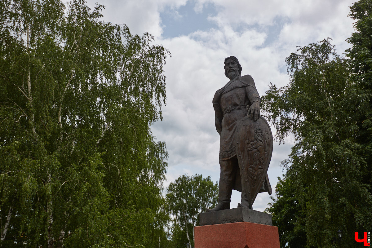 Львы во Владимире повсюду. Неудивительно, ведь гордый хищник – главный страж и символ города. Он смотрит на нас с герба, стен, памятников, арт-объектов. «Ключ-Медиа» решил устроить квест и постарался найти всех зверей в разных обличьях на улицах областной столицы.