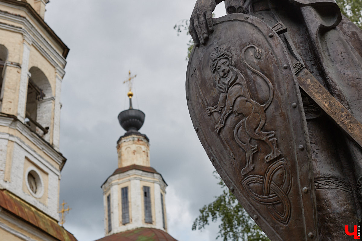Львы во Владимире повсюду. Неудивительно, ведь гордый хищник – главный страж и символ города. Он смотрит на нас с герба, стен, памятников, арт-объектов. «Ключ-Медиа» решил устроить квест и постарался найти всех зверей в разных обличьях на улицах областной столицы.