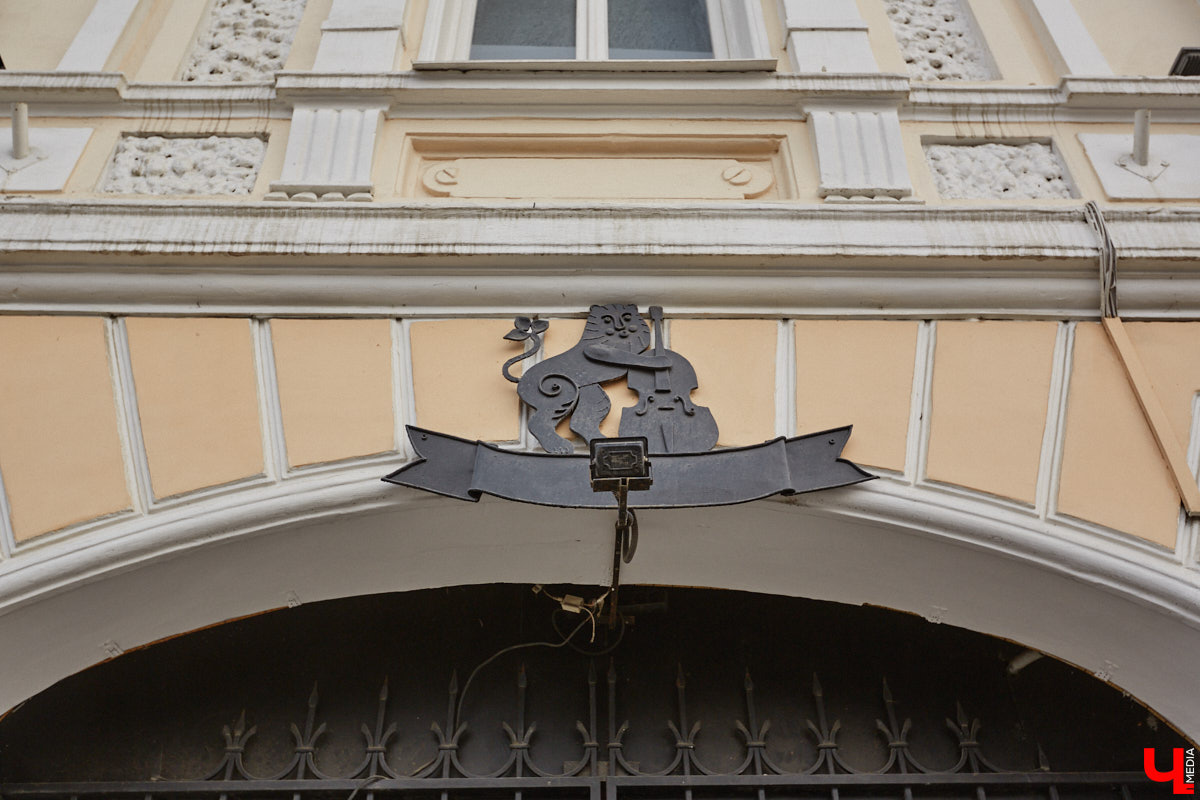 Львы во Владимире повсюду. Неудивительно, ведь гордый хищник – главный страж и символ города. Он смотрит на нас с герба, стен, памятников, арт-объектов. «Ключ-Медиа» решил устроить квест и постарался найти всех зверей в разных обличьях на улицах областной столицы.