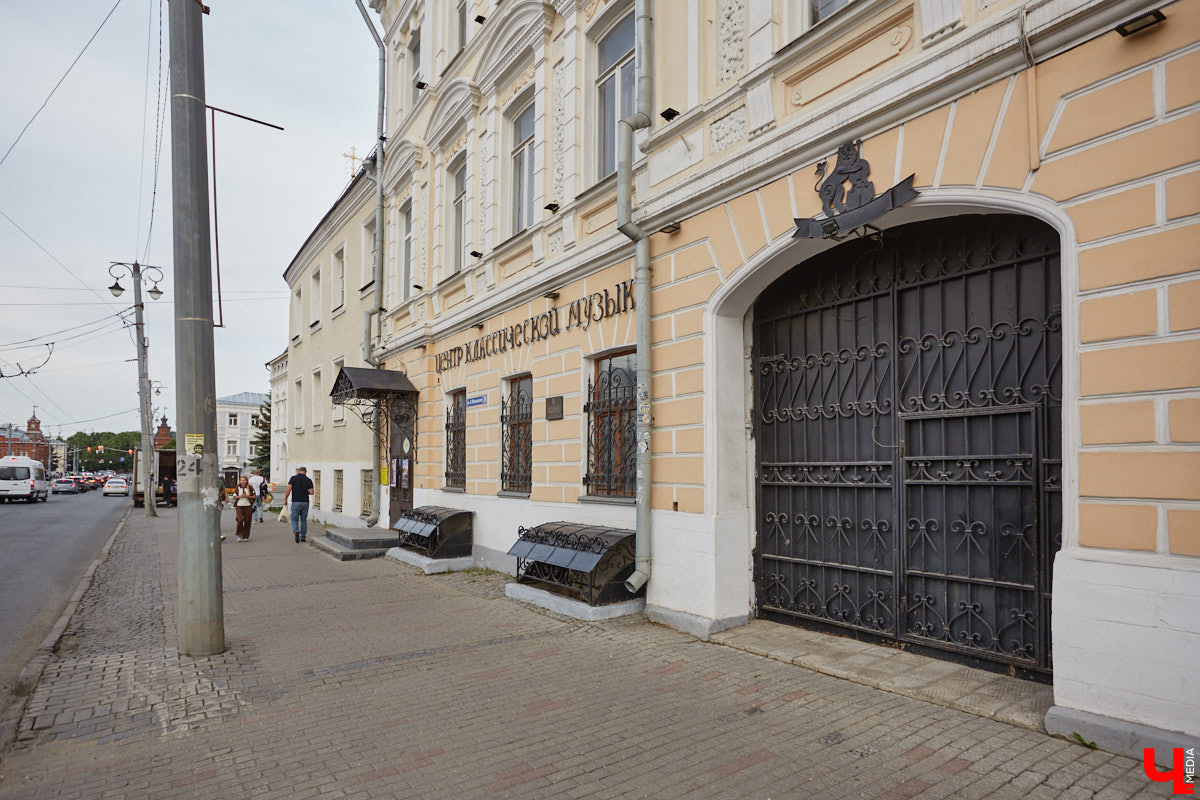 Львы во Владимире повсюду. Неудивительно, ведь гордый хищник – главный страж и символ города. Он смотрит на нас с герба, стен, памятников, арт-объектов. «Ключ-Медиа» решил устроить квест и постарался найти всех зверей в разных обличьях на улицах областной столицы.