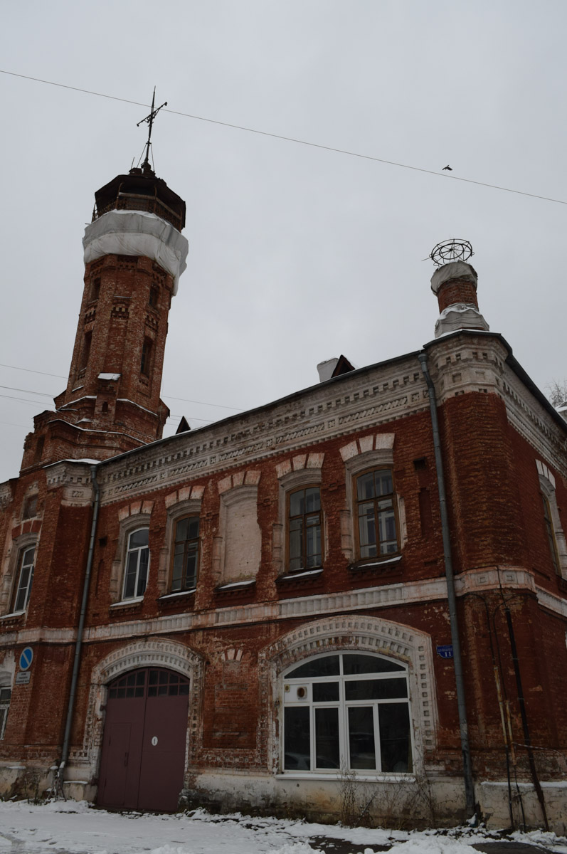 Башен существует великое множество, но одними из самых впечатляющих остаются пожарные каланчи. Исторические сооружения, возведенные зачастую из красного кирпича, видны издалека. Зацепили они и взгляд архитектора Анастасии Егоровой из Владимира. Она собрала целую коллекцию подобных жемчужин в поездках по России.