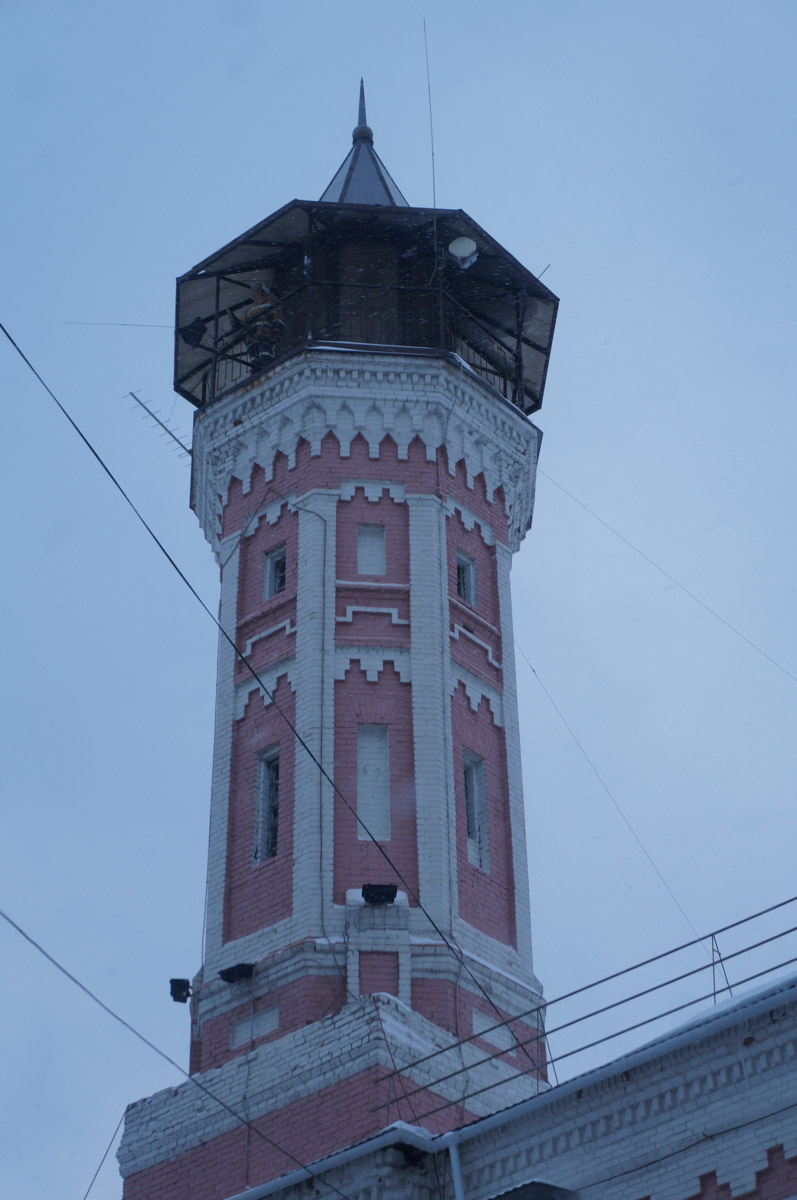 Башен существует великое множество, но одними из самых впечатляющих остаются пожарные каланчи. Исторические сооружения, возведенные зачастую из красного кирпича, видны издалека. Зацепили они и взгляд архитектора Анастасии Егоровой из Владимира. Она собрала целую коллекцию подобных жемчужин в поездках по России.