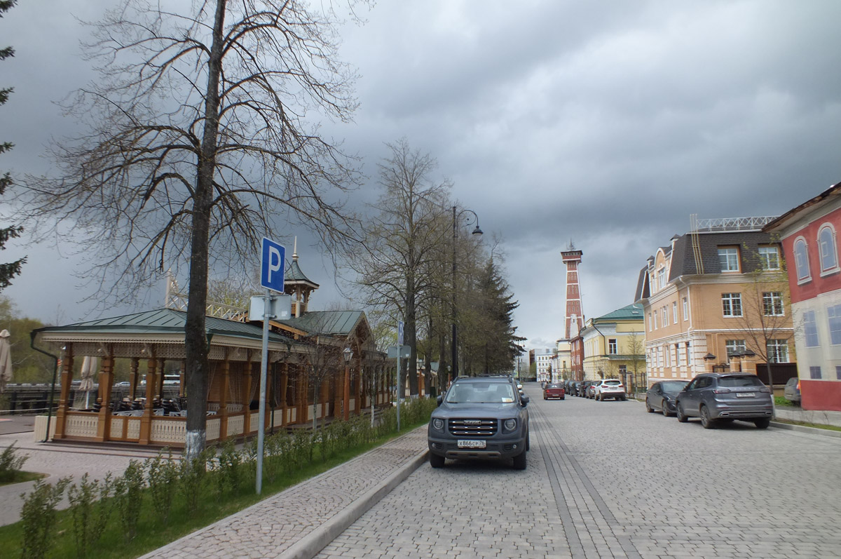 Башен существует великое множество, но одними из самых впечатляющих остаются пожарные каланчи. Исторические сооружения, возведенные зачастую из красного кирпича, видны издалека. Зацепили они и взгляд архитектора Анастасии Егоровой из Владимира. Она собрала целую коллекцию подобных жемчужин в поездках по России.