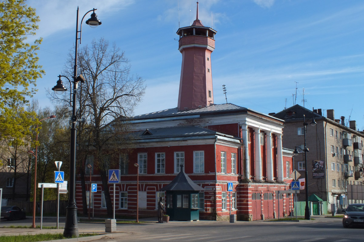 Башен существует великое множество, но одними из самых впечатляющих остаются пожарные каланчи. Исторические сооружения, возведенные зачастую из красного кирпича, видны издалека. Зацепили они и взгляд архитектора Анастасии Егоровой из Владимира. Она собрала целую коллекцию подобных жемчужин в поездках по России.