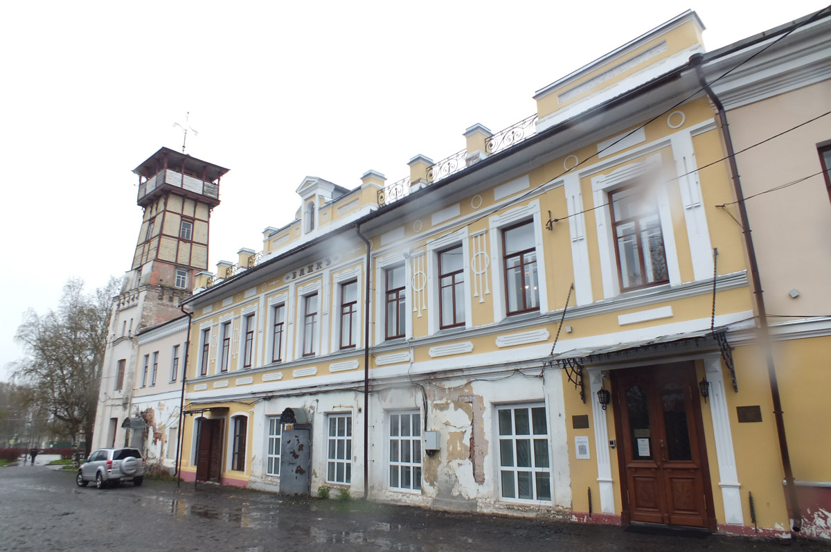 Башен существует великое множество, но одними из самых впечатляющих остаются пожарные каланчи. Исторические сооружения, возведенные зачастую из красного кирпича, видны издалека. Зацепили они и взгляд архитектора Анастасии Егоровой из Владимира. Она собрала целую коллекцию подобных жемчужин в поездках по России.