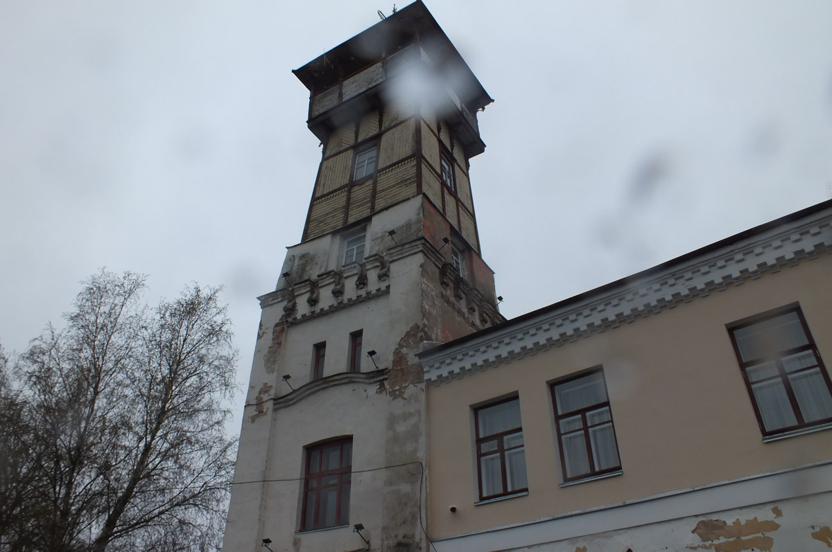 Башен существует великое множество, но одними из самых впечатляющих остаются пожарные каланчи. Исторические сооружения, возведенные зачастую из красного кирпича, видны издалека. Зацепили они и взгляд архитектора Анастасии Егоровой из Владимира. Она собрала целую коллекцию подобных жемчужин в поездках по России.