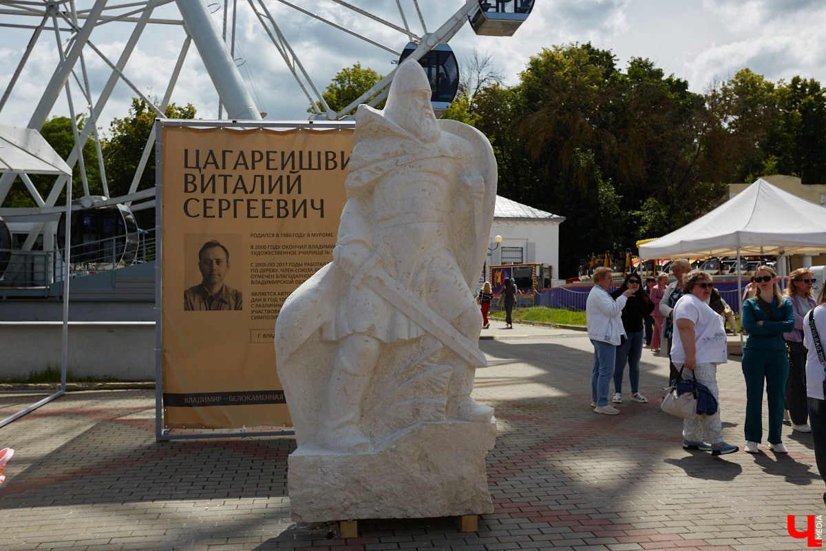 В минувшую субботу во Владимире подвели итоги первого городского стоунфеста в Центральном парке. На площадке около колеса обозрения, где все это время кипела работа над созданием скульптур, собрались как авторы произведений искусства, так и многочисленные гости. Насладитесь и вы красотой каменных изваяний, доведенных до идеала!