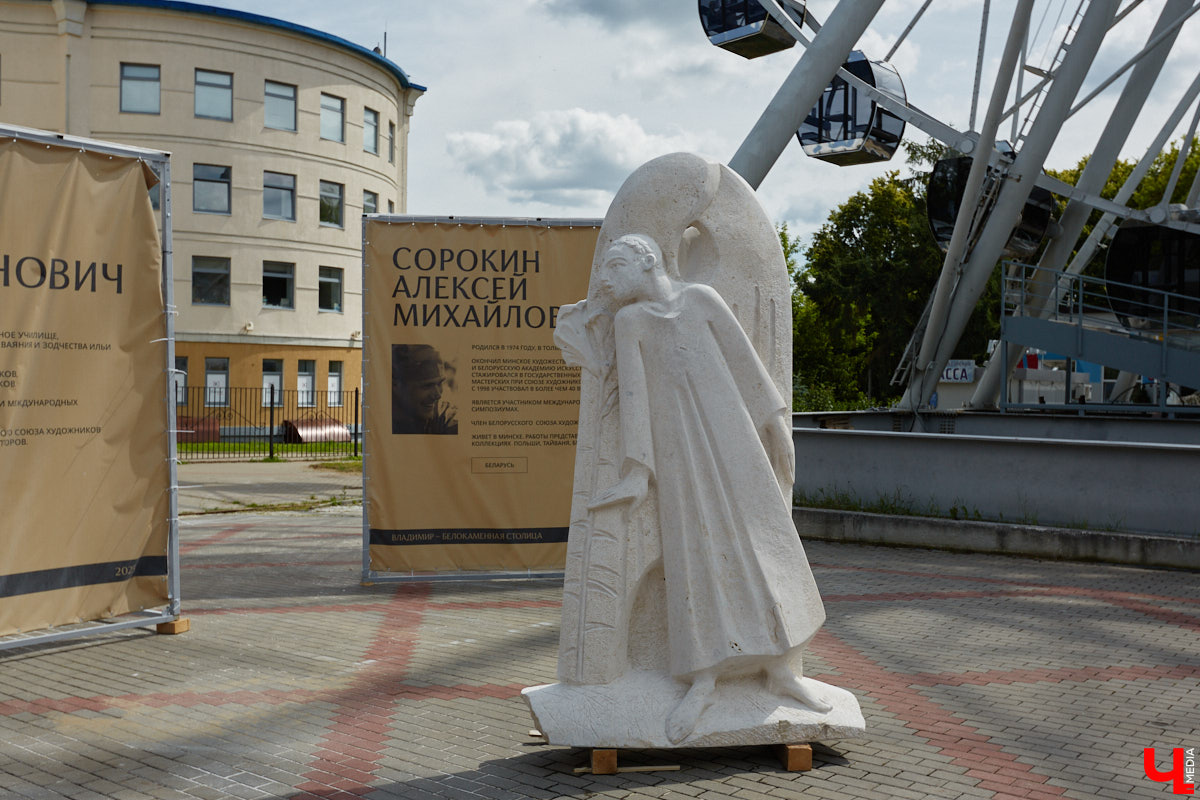 В минувшую субботу во Владимире подвели итоги первого городского стоунфеста в Центральном парке. На площадке около колеса обозрения, где все это время кипела работа над созданием скульптур, собрались как авторы произведений искусства, так и многочисленные гости. Насладитесь и вы красотой каменных изваяний, доведенных до идеала!