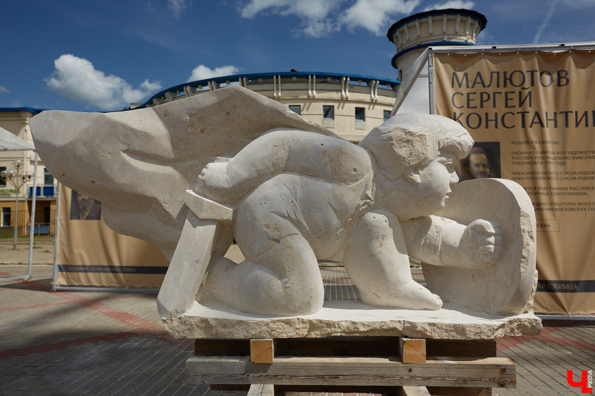 В минувшую субботу во Владимире подвели итоги первого городского стоунфеста в Центральном парке. На площадке около колеса обозрения, где все это время кипела работа над созданием скульптур, собрались как авторы произведений искусства, так и многочисленные гости. Насладитесь и вы красотой каменных изваяний, доведенных до идеала!