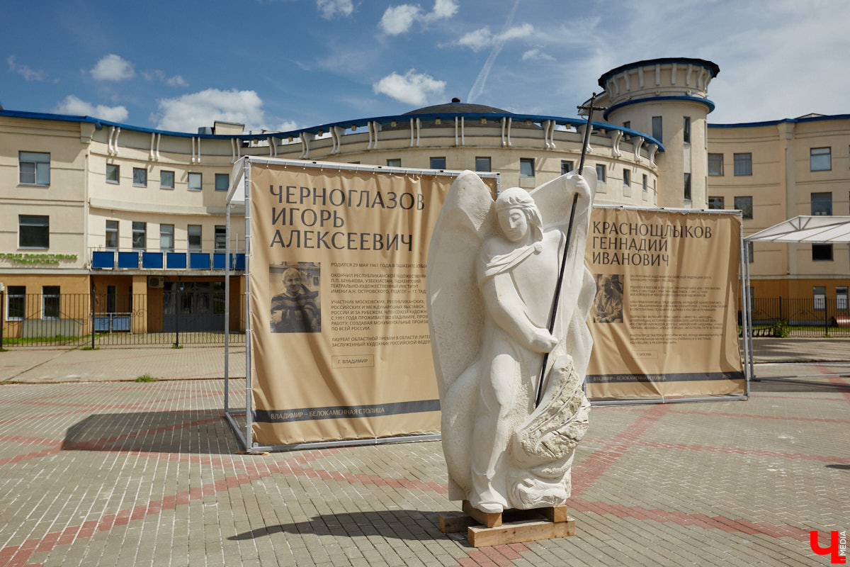 В минувшую субботу во Владимире подвели итоги первого городского стоунфеста в Центральном парке. На площадке около колеса обозрения, где все это время кипела работа над созданием скульптур, собрались как авторы произведений искусства, так и многочисленные гости. Насладитесь и вы красотой каменных изваяний, доведенных до идеала!