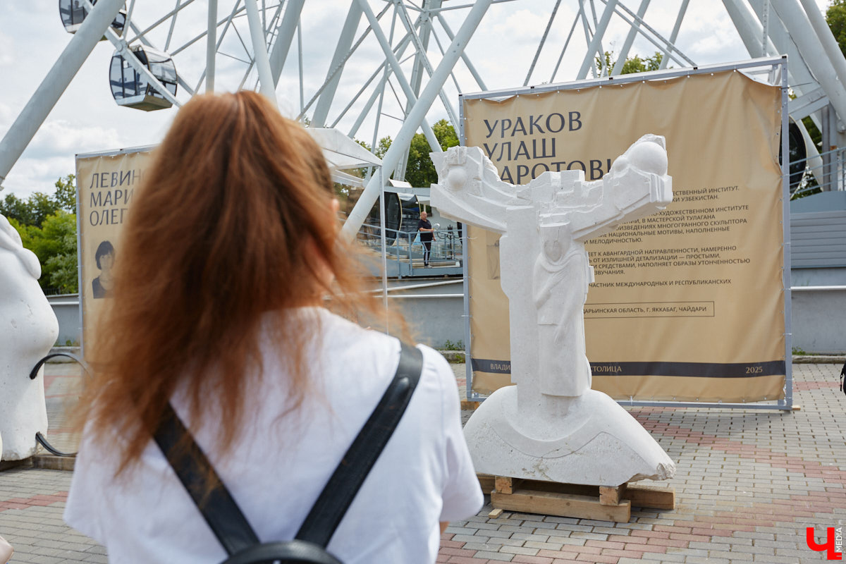 В минувшую субботу во Владимире подвели итоги первого городского стоунфеста в Центральном парке. На площадке около колеса обозрения, где все это время кипела работа над созданием скульптур, собрались как авторы произведений искусства, так и многочисленные гости. Насладитесь и вы красотой каменных изваяний, доведенных до идеала!