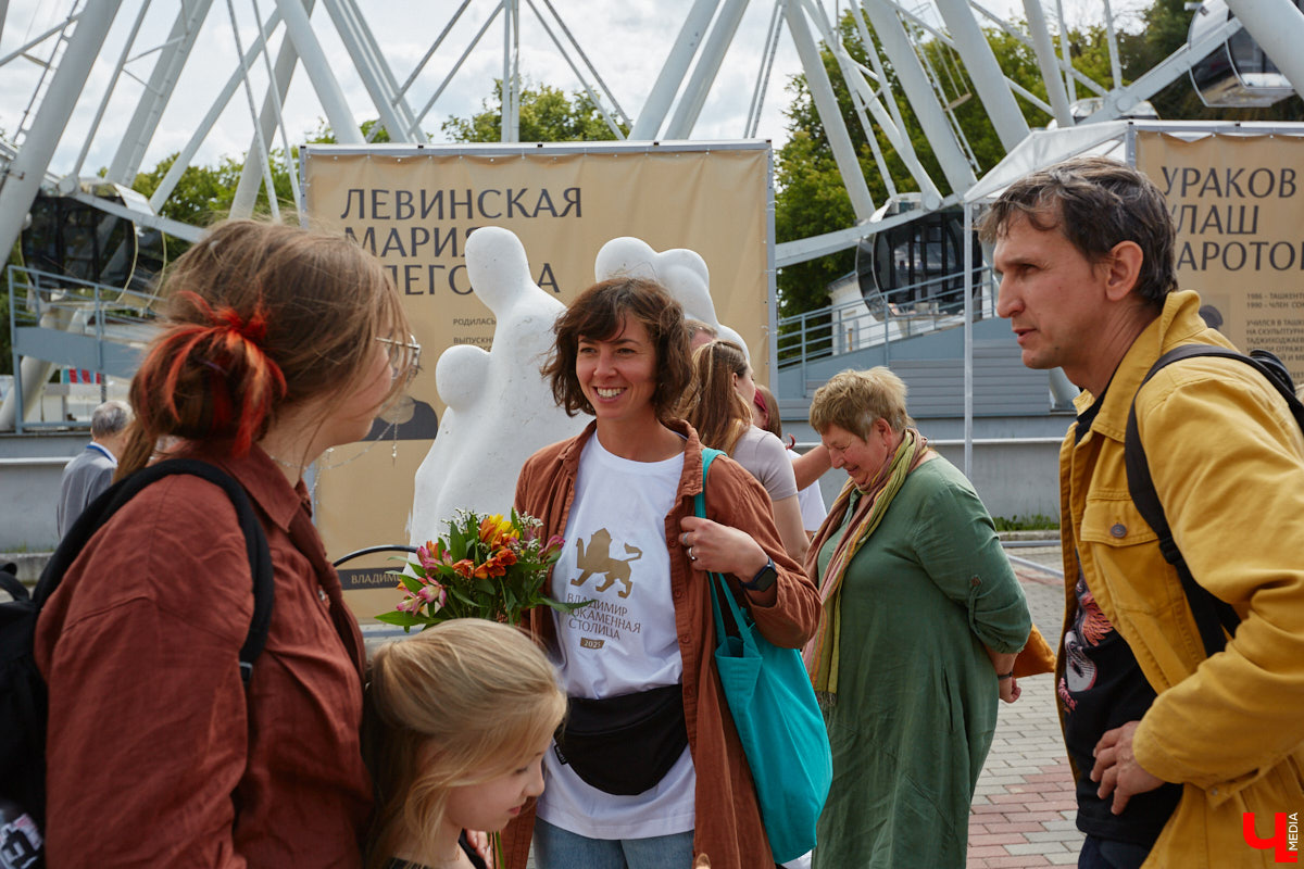 В минувшую субботу во Владимире подвели итоги первого городского стоунфеста в Центральном парке. На площадке около колеса обозрения, где все это время кипела работа над созданием скульптур, собрались как авторы произведений искусства, так и многочисленные гости. Насладитесь и вы красотой каменных изваяний, доведенных до идеала!