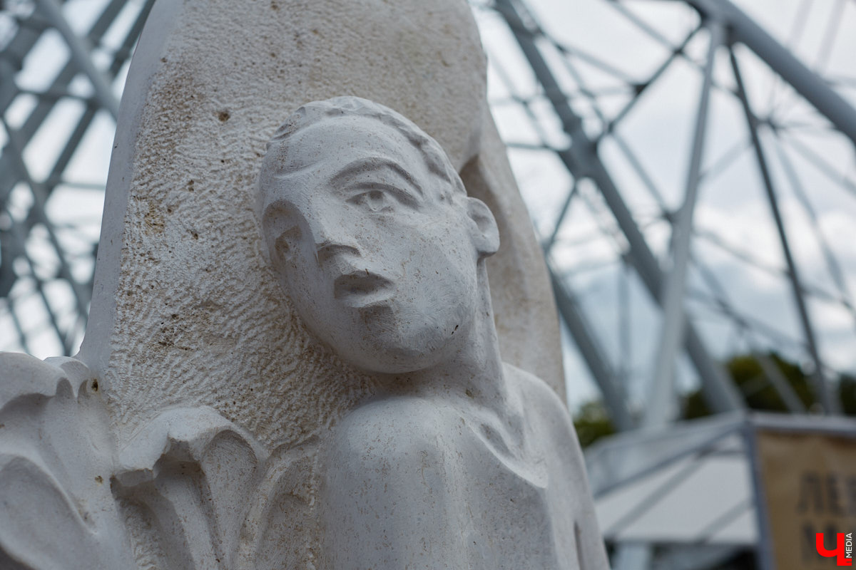 В минувшую субботу во Владимире подвели итоги первого городского стоунфеста в Центральном парке. На площадке около колеса обозрения, где все это время кипела работа над созданием скульптур, собрались как авторы произведений искусства, так и многочисленные гости. Насладитесь и вы красотой каменных изваяний, доведенных до идеала!