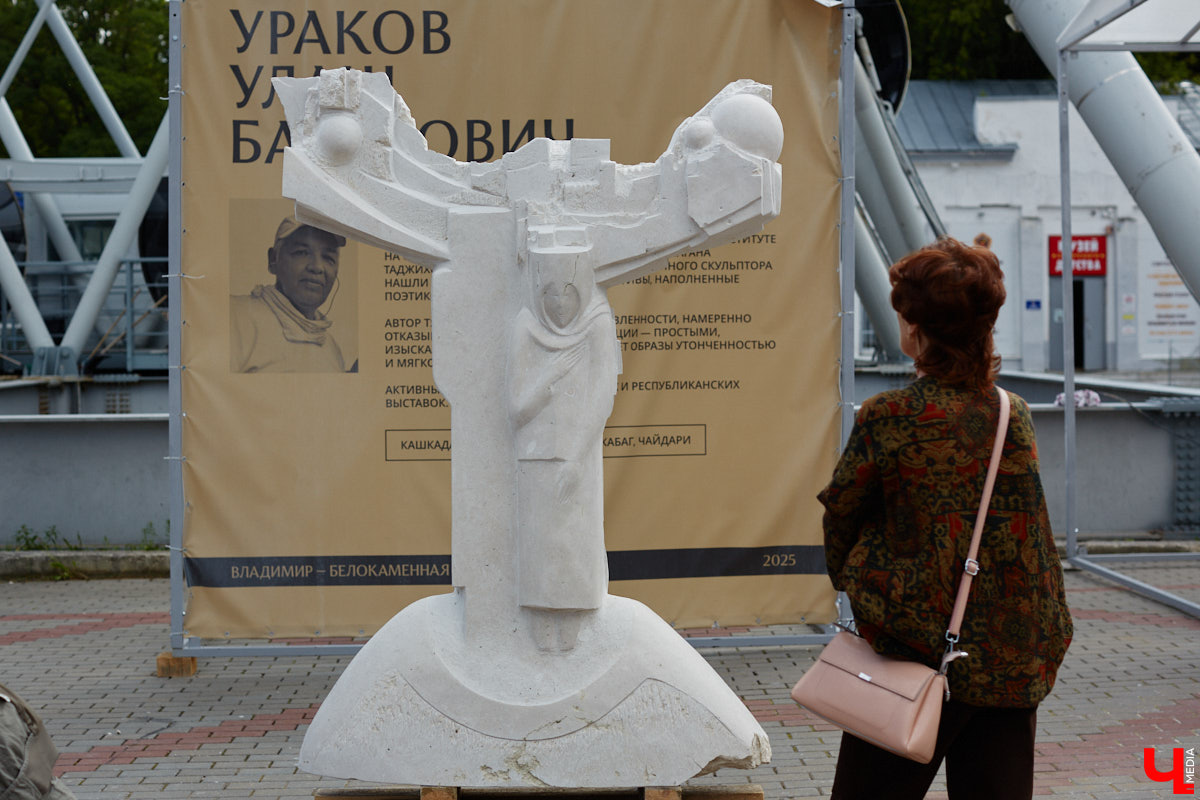 В минувшую субботу во Владимире подвели итоги первого городского стоунфеста в Центральном парке. На площадке около колеса обозрения, где все это время кипела работа над созданием скульптур, собрались как авторы произведений искусства, так и многочисленные гости. Насладитесь и вы красотой каменных изваяний, доведенных до идеала!