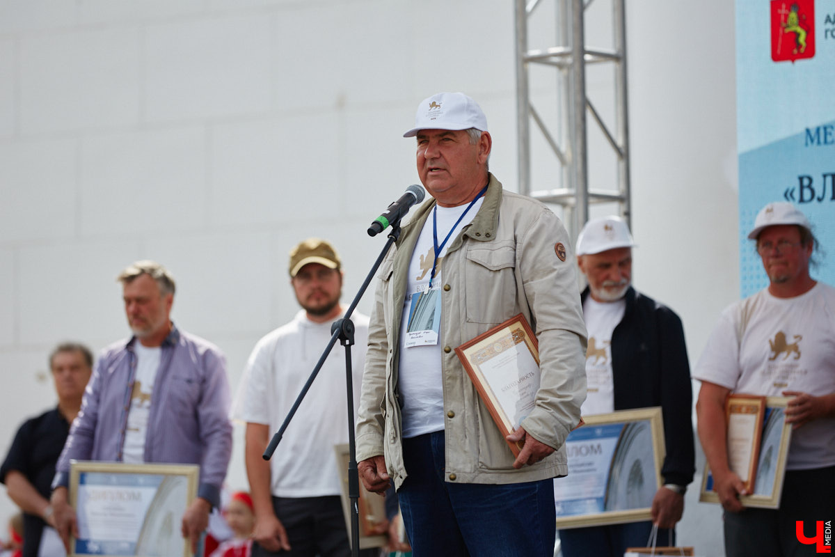 В минувшую субботу во Владимире подвели итоги первого городского стоунфеста в Центральном парке. На площадке около колеса обозрения, где все это время кипела работа над созданием скульптур, собрались как авторы произведений искусства, так и многочисленные гости. Насладитесь и вы красотой каменных изваяний, доведенных до идеала!