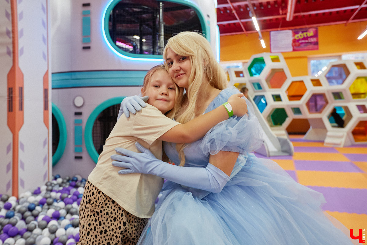 Как развлечь детей в каникулы? Провести время весело поможет Активити-Парк «Полярис». В июле любимое место отдыха дарит подарок всем своим посетителям — праздничную программу каждые выходные. Не пропустите четыре дня прекрасного настроения.