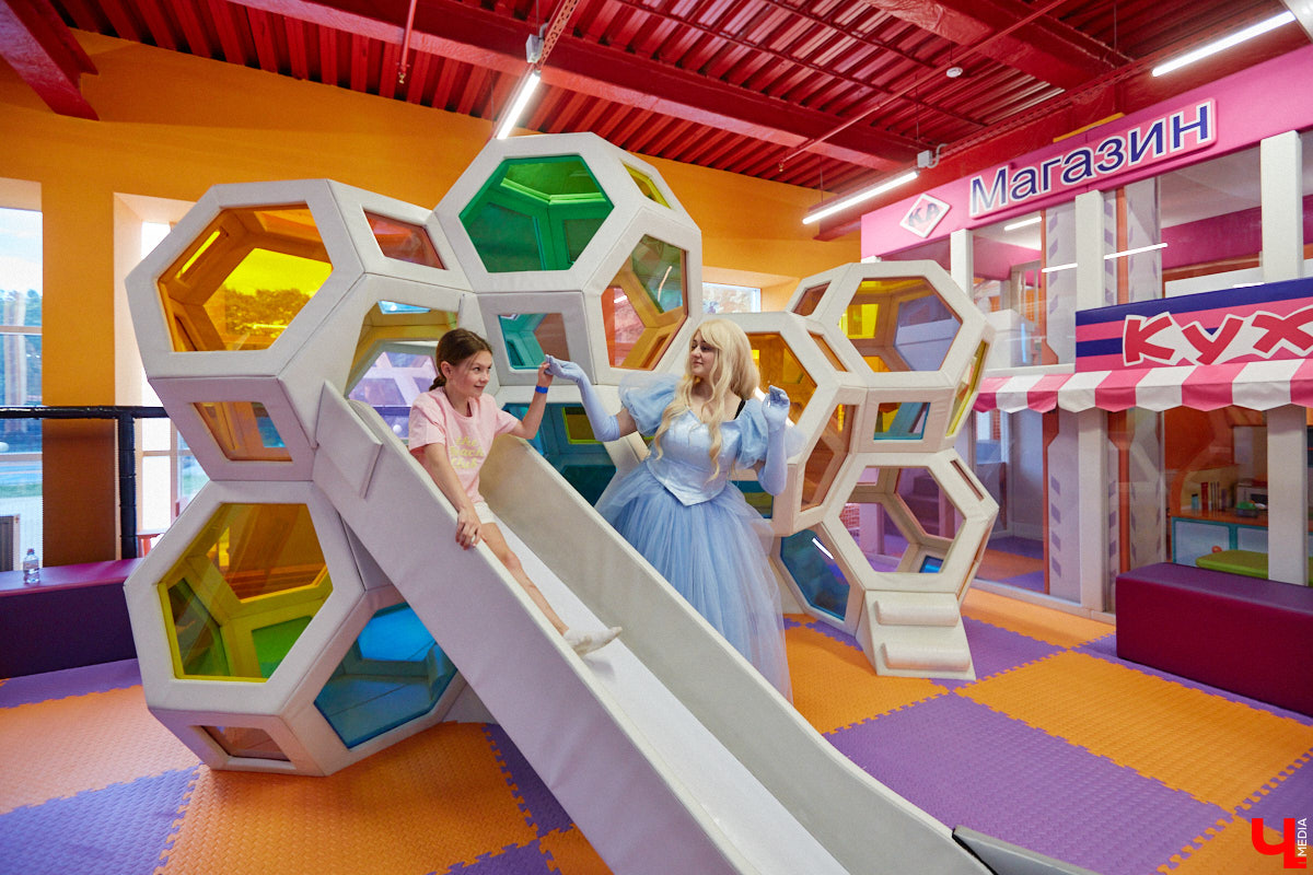 Как развлечь детей в каникулы? Провести время весело поможет Активити-Парк «Полярис». В июле любимое место отдыха дарит подарок всем своим посетителям — праздничную программу каждые выходные. Не пропустите четыре дня прекрасного настроения.