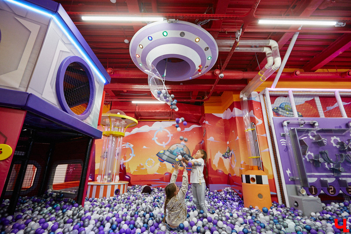 Как развлечь детей в каникулы? Провести время весело поможет Активити-Парк «Полярис». В июле любимое место отдыха дарит подарок всем своим посетителям — праздничную программу каждые выходные. Не пропустите четыре дня прекрасного настроения.