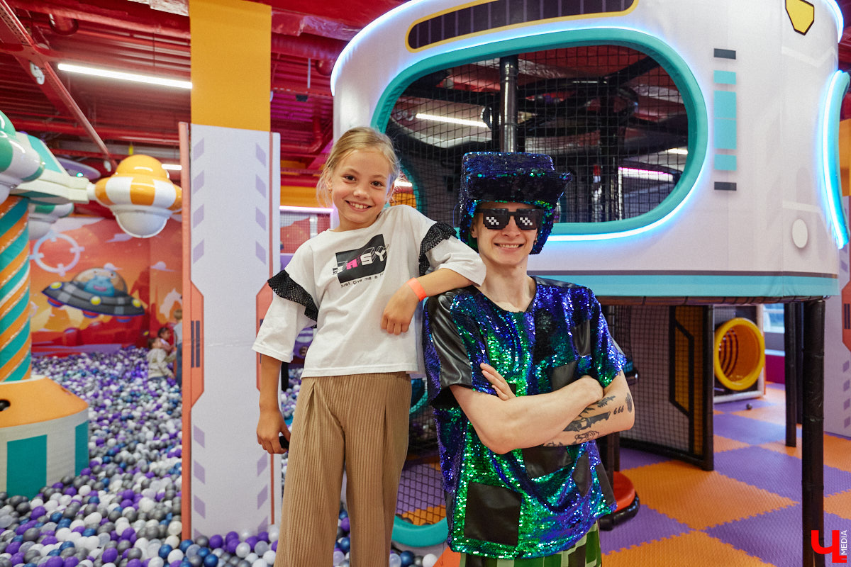 Как развлечь детей в каникулы? Провести время весело поможет Активити-Парк «Полярис». В июле любимое место отдыха дарит подарок всем своим посетителям — праздничную программу каждые выходные. Не пропустите четыре дня прекрасного настроения.