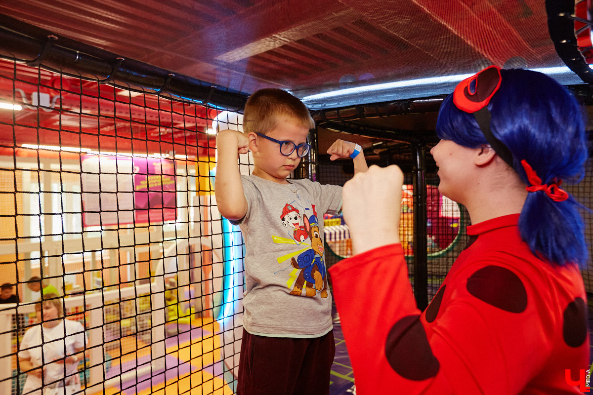 Как развлечь детей в каникулы? Провести время весело поможет Активити-Парк «Полярис». В июле любимое место отдыха дарит подарок всем своим посетителям — праздничную программу каждые выходные. Не пропустите четыре дня прекрасного настроения.