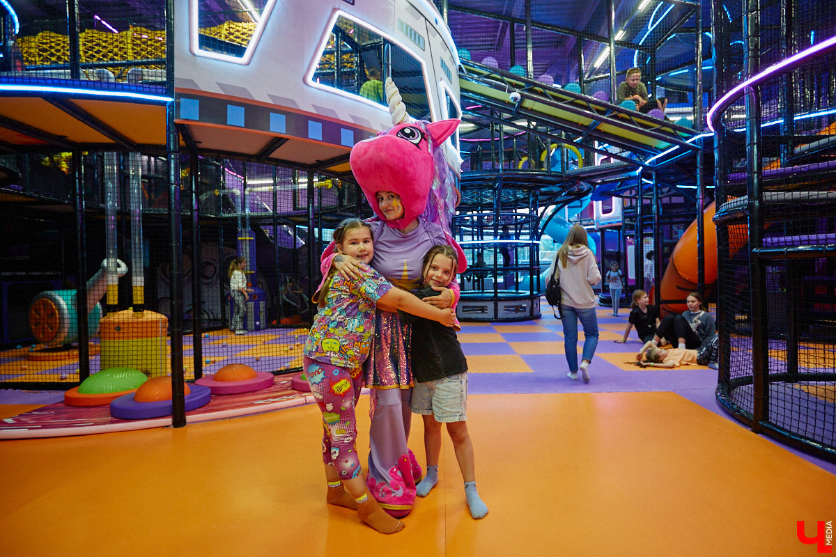 Как развлечь детей в каникулы? Провести время весело поможет Активити-Парк «Полярис». В июле любимое место отдыха дарит подарок всем своим посетителям — праздничную программу каждые выходные. Не пропустите четыре дня прекрасного настроения.