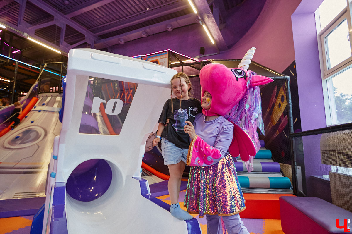 Как развлечь детей в каникулы? Провести время весело поможет Активити-Парк «Полярис». В июле любимое место отдыха дарит подарок всем своим посетителям — праздничную программу каждые выходные. Не пропустите четыре дня прекрасного настроения.