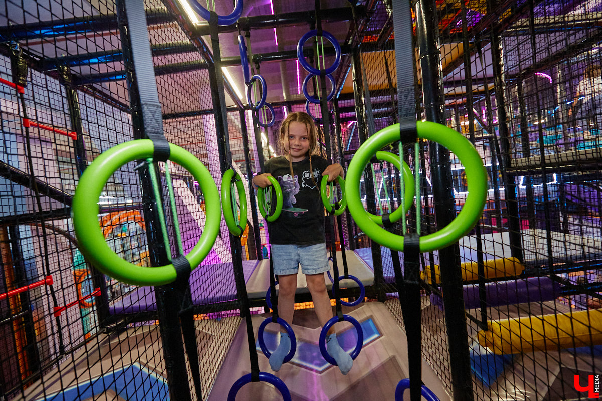 Как развлечь детей в каникулы? Провести время весело поможет Активити-Парк «Полярис». В июле любимое место отдыха дарит подарок всем своим посетителям — праздничную программу каждые выходные. Не пропустите четыре дня прекрасного настроения.