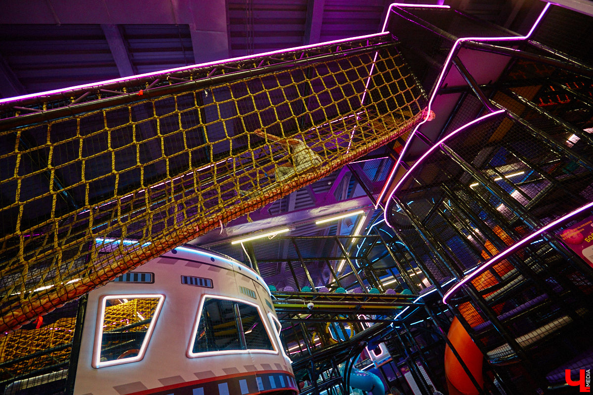 Как развлечь детей в каникулы? Провести время весело поможет Активити-Парк «Полярис». В июле любимое место отдыха дарит подарок всем своим посетителям — праздничную программу каждые выходные. Не пропустите четыре дня прекрасного настроения.