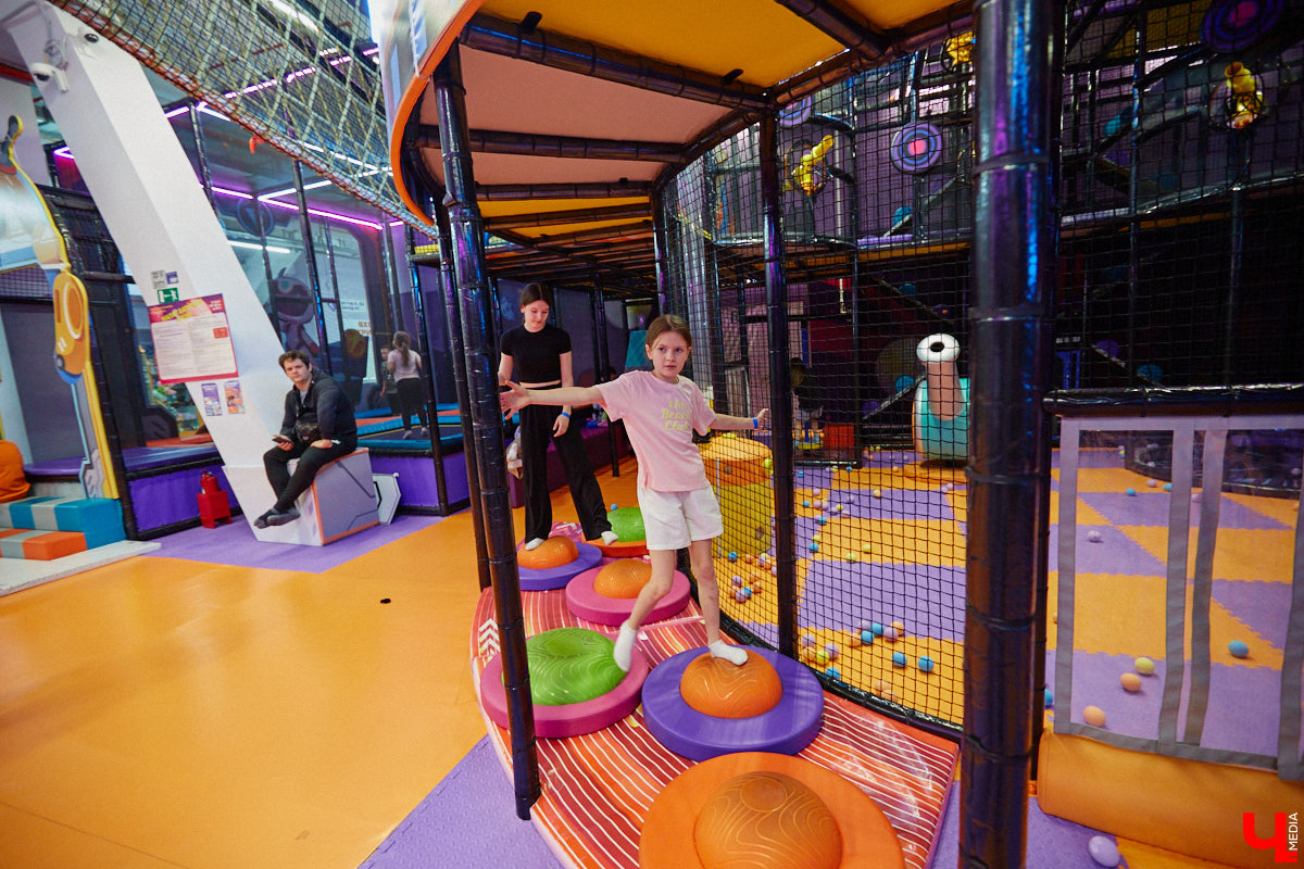 Как развлечь детей в каникулы? Провести время весело поможет Активити-Парк «Полярис». В июле любимое место отдыха дарит подарок всем своим посетителям — праздничную программу каждые выходные. Не пропустите четыре дня прекрасного настроения.