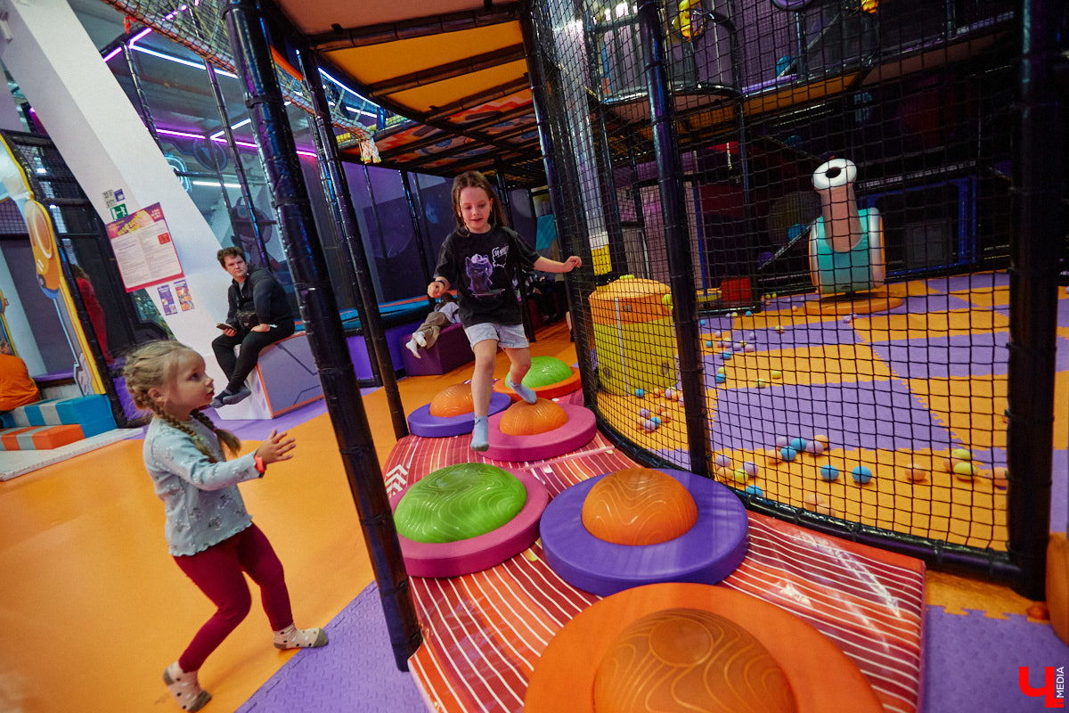 Как развлечь детей в каникулы? Провести время весело поможет Активити-Парк «Полярис». В июле любимое место отдыха дарит подарок всем своим посетителям — праздничную программу каждые выходные. Не пропустите четыре дня прекрасного настроения.