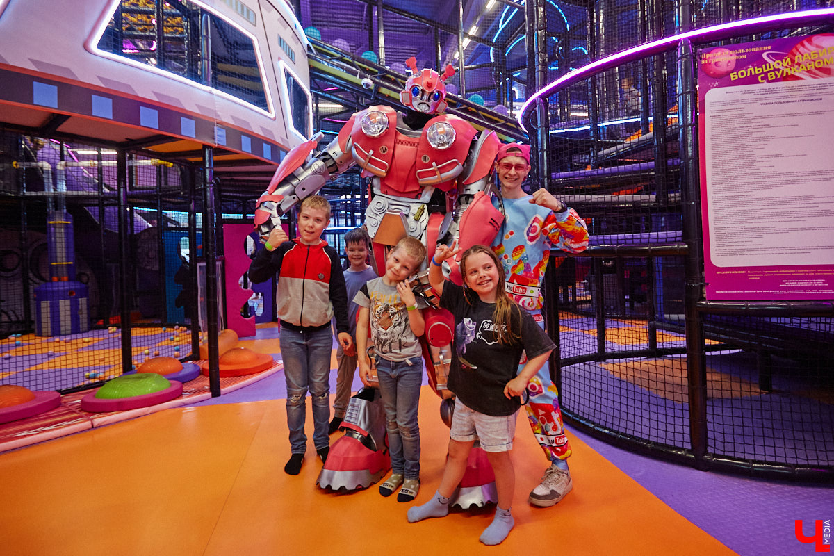 Как развлечь детей в каникулы? Провести время весело поможет Активити-Парк «Полярис». В июле любимое место отдыха дарит подарок всем своим посетителям — праздничную программу каждые выходные. Не пропустите четыре дня прекрасного настроения.