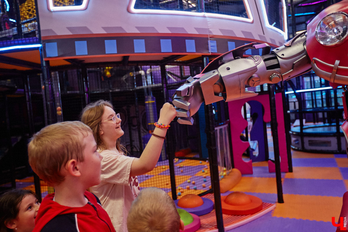 Как развлечь детей в каникулы? Провести время весело поможет Активити-Парк «Полярис». В июле любимое место отдыха дарит подарок всем своим посетителям — праздничную программу каждые выходные. Не пропустите четыре дня прекрасного настроения.