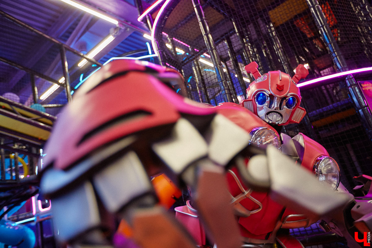 Как развлечь детей в каникулы? Провести время весело поможет Активити-Парк «Полярис». В июле любимое место отдыха дарит подарок всем своим посетителям — праздничную программу каждые выходные. Не пропустите четыре дня прекрасного настроения.