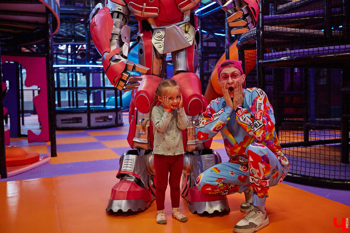 Как развлечь детей в каникулы? Провести время весело поможет Активити-Парк «Полярис». В июле любимое место отдыха дарит подарок всем своим посетителям — праздничную программу каждые выходные. Не пропустите четыре дня прекрасного настроения.