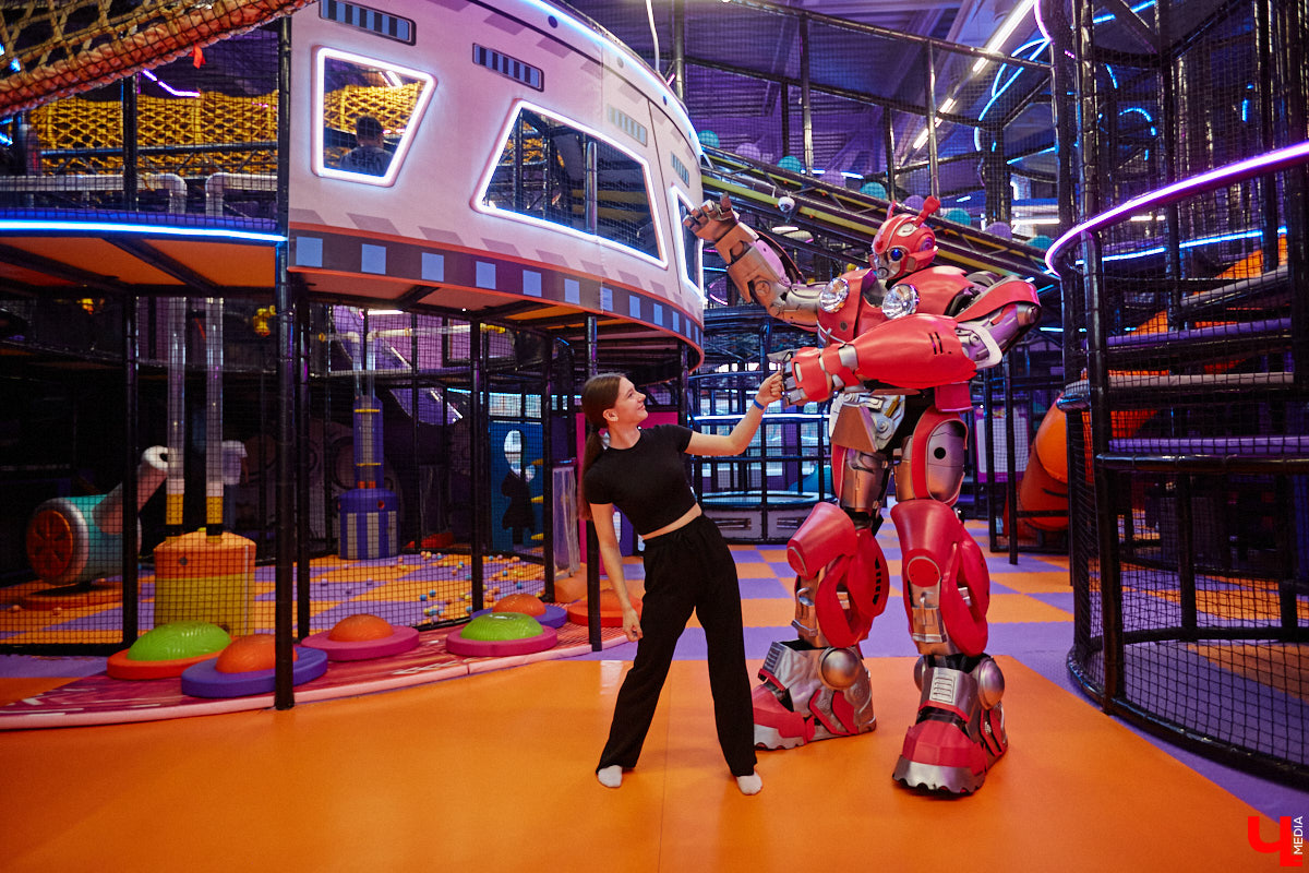 Как развлечь детей в каникулы? Провести время весело поможет Активити-Парк «Полярис». В июле любимое место отдыха дарит подарок всем своим посетителям — праздничную программу каждые выходные. Не пропустите четыре дня прекрасного настроения.