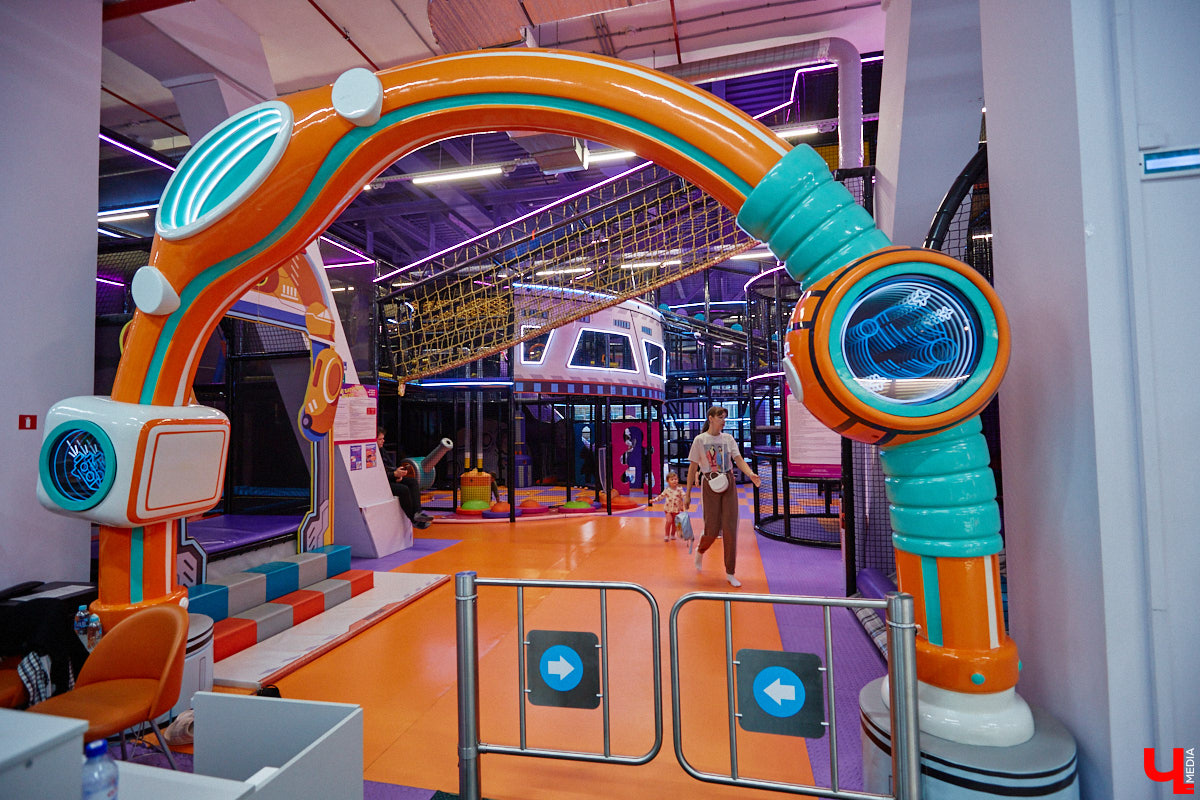 Как развлечь детей в каникулы? Провести время весело поможет Активити-Парк «Полярис». В июле любимое место отдыха дарит подарок всем своим посетителям — праздничную программу каждые выходные. Не пропустите четыре дня прекрасного настроения.