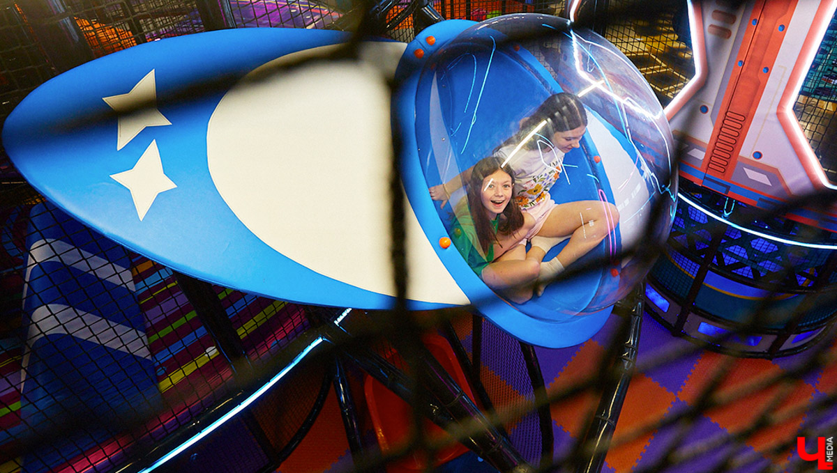 Как развлечь детей в каникулы? Провести время весело поможет Активити-Парк «Полярис». В июле любимое место отдыха дарит подарок всем своим посетителям — праздничную программу каждые выходные. Не пропустите четыре дня прекрасного настроения.