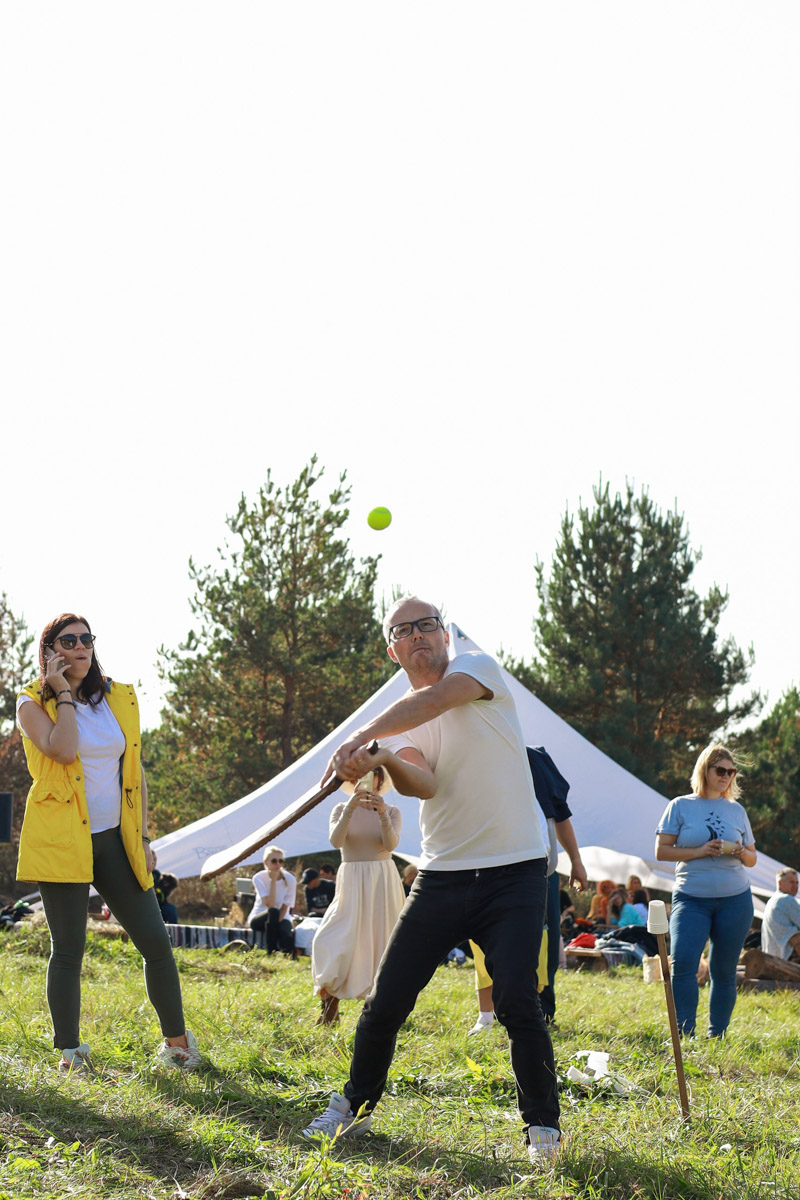 Погрузиться в атмосферу крестьянской Руси, отдохнуть на природе и найти новые фишки для развития своего дела — такое неординарное и заманчивое предложение сделали всем желающим организаторы бизнес-фестиваля «Греби на максимум!» Зачем? Чтобы владимирские предприниматели и самозанятые смогли прокачать скилы в досуговом формате, обсудить актуальные темы и обменяться идеями в неформальной обстановке.