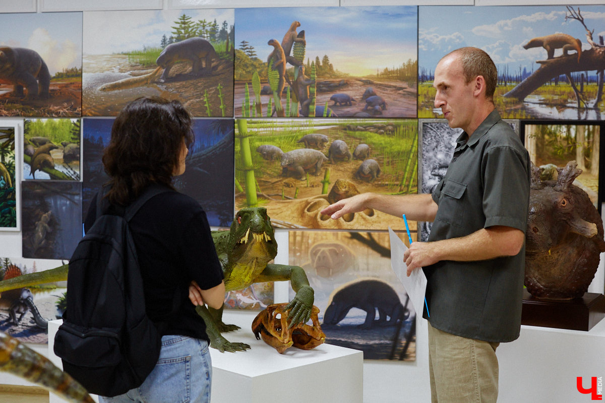 Динозавры не самые древние создания. Кто жил до них несколько сот миллионов лет назад на территории современной России, знает Алексей Логвиненко. Об этом он рассказывает в своем частном музее, где собрал не только макеты доисторических существ в натуральную величину, но и удивительных насекомых со всей планеты.