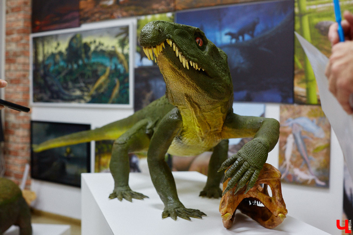 Динозавры не самые древние создания. Кто жил до них несколько сот миллионов лет назад на территории современной России, знает Алексей Логвиненко. Об этом он рассказывает в своем частном музее, где собрал не только макеты доисторических существ в натуральную величину, но и удивительных насекомых со всей планеты.