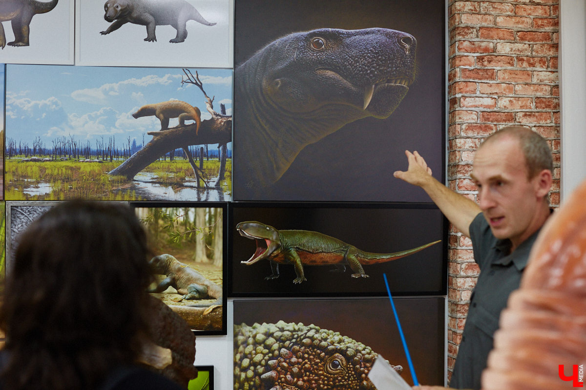 Динозавры не самые древние создания. Кто жил до них несколько сот миллионов лет назад на территории современной России, знает Алексей Логвиненко. Об этом он рассказывает в своем частном музее, где собрал не только макеты доисторических существ в натуральную величину, но и удивительных насекомых со всей планеты.