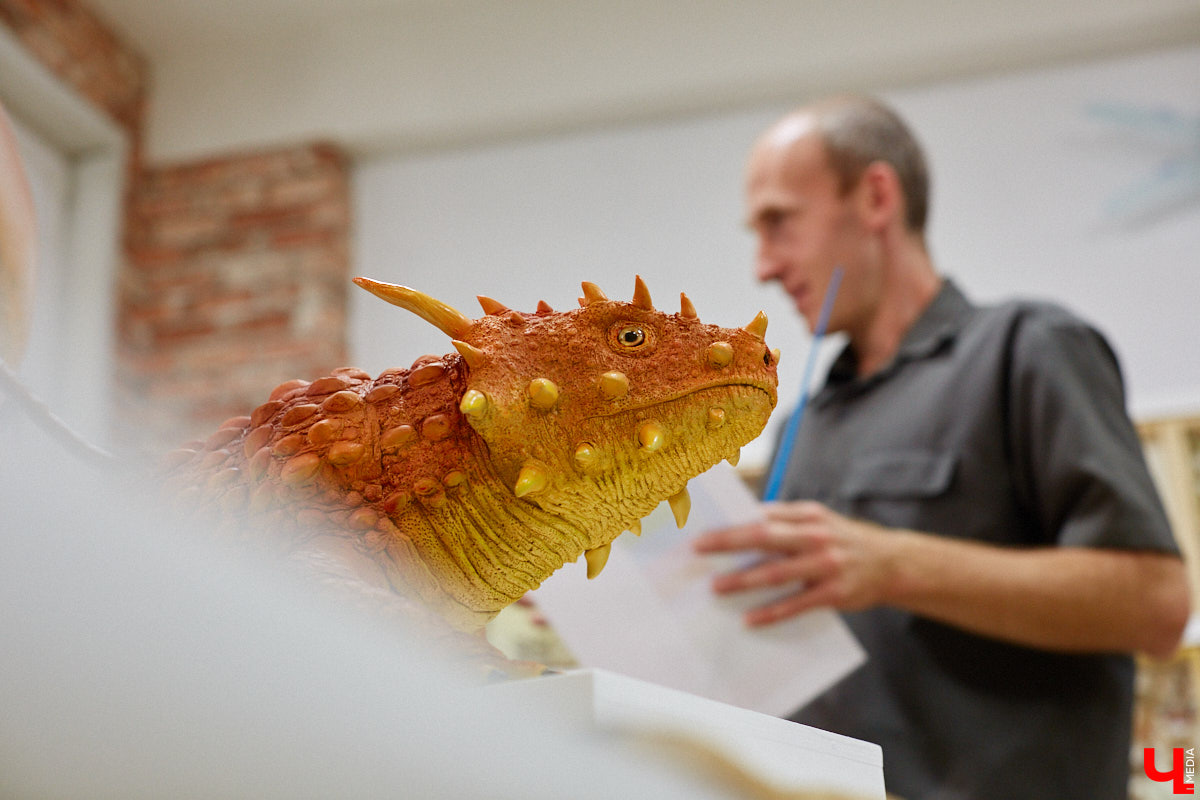 Динозавры не самые древние создания. Кто жил до них несколько сот миллионов лет назад на территории современной России, знает Алексей Логвиненко. Об этом он рассказывает в своем частном музее, где собрал не только макеты доисторических существ в натуральную величину, но и удивительных насекомых со всей планеты.