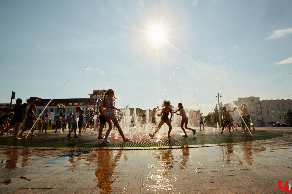 Дождались! Небесное светило работает на полную мощность, вот только освежиться в черте города жителям Владимира, к сожалению, негде. Чтобы зимой не было мучительно больно за потраченное зря лето, предлагаем рассмотреть альтернативные локации за пределами региональной столицы.