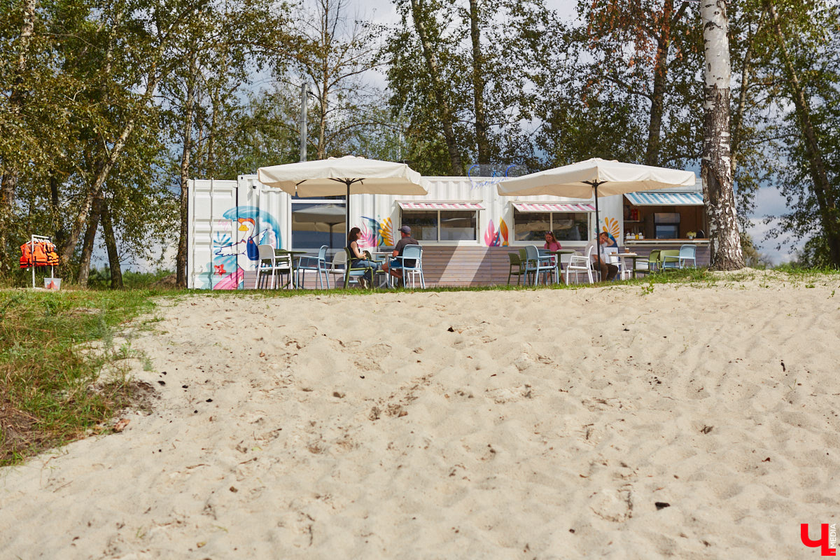 Дождались! Небесное светило работает на полную мощность, вот только освежиться в черте города жителям Владимира, к сожалению, негде. Чтобы зимой не было мучительно больно за потраченное зря лето, предлагаем рассмотреть альтернативные локации за пределами региональной столицы.