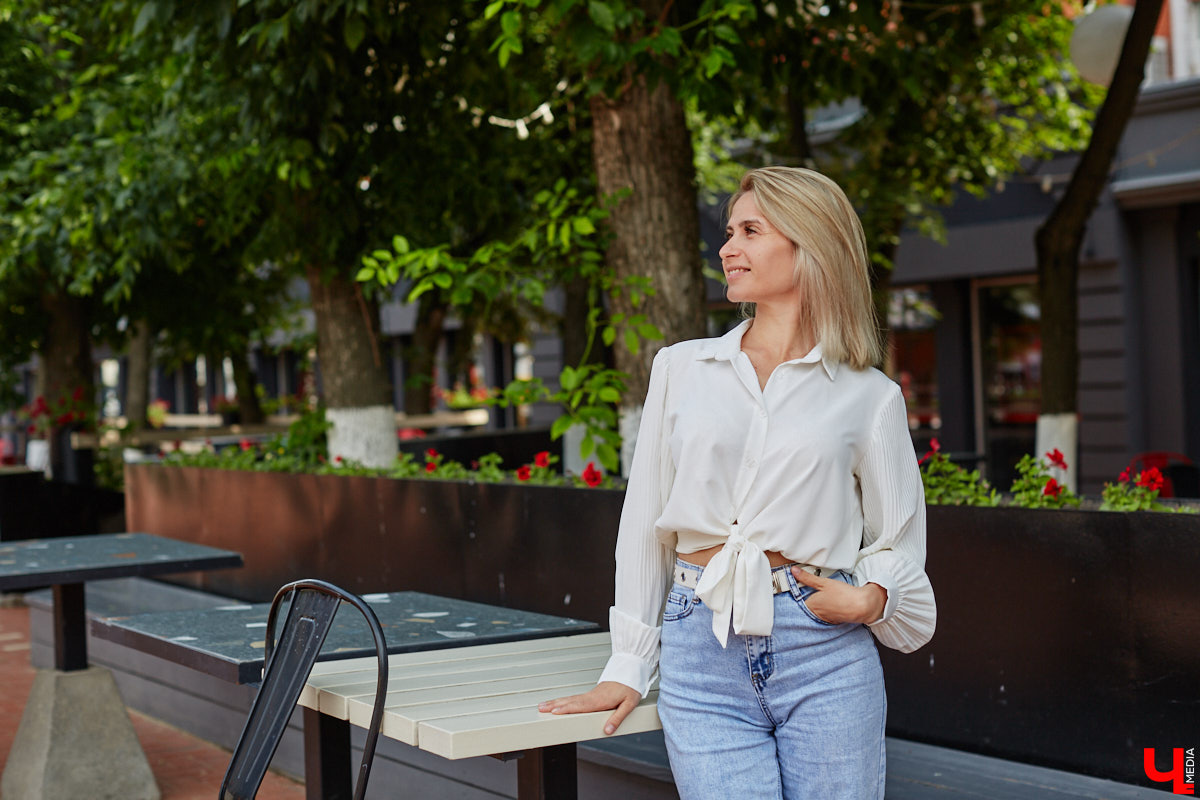 Жизненный путь сравним с книгой, а жанр может меняться по ходу развития сюжета. Мать шестерых детей Ольга Лапшина смогла оставить позади драму, написав для нее хеппи-энд. Эта хрупкая девушка бросила все, ушла от мужа-абьюзера, переехала с детворой во Владимир, где и обрела наконец внутреннюю гармонию.