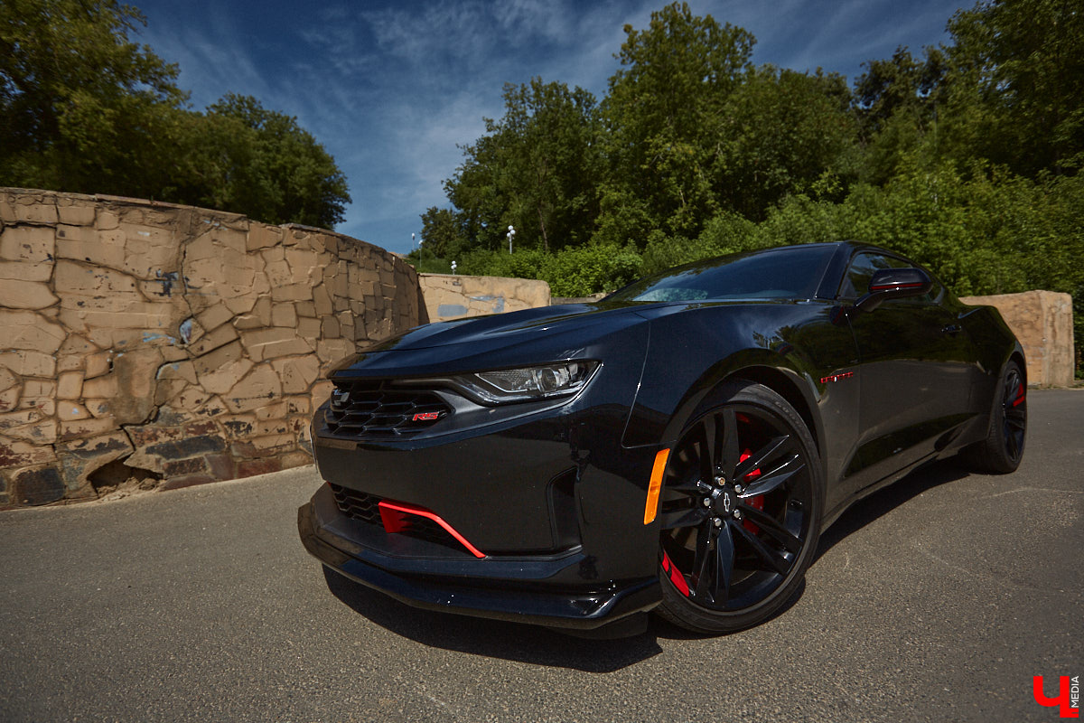 В детстве многие из нас мечтали сесть за руль красивой машины, увиденной на экране или витрине магазина игрушек. Закрыть давний гештальт решил Тимур Фатехов. Выбор отца двух прекрасных дочек пал на брутальный Chevrolet Camaro шестого поколения. Впечатлениями о приобретенном маслкаре владимирец поделился с «Ключ-Медиа».